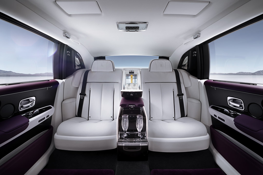 Chiếc Rolls-Royce Phantom 2018 đầu tiên sẽ được bán đấu giá