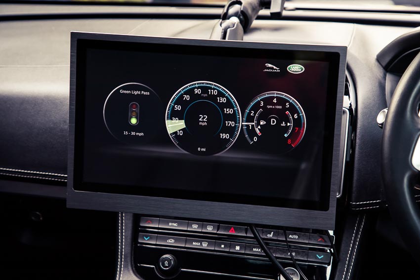 công nghệ nhận diện đèn xanh của Jaguar Land Rover 2