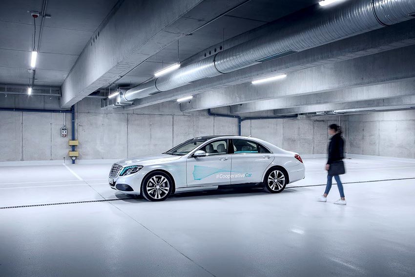 Mercedes-Benz phát triển đèn thông minh Cooperative Car cho xe tự lái 1