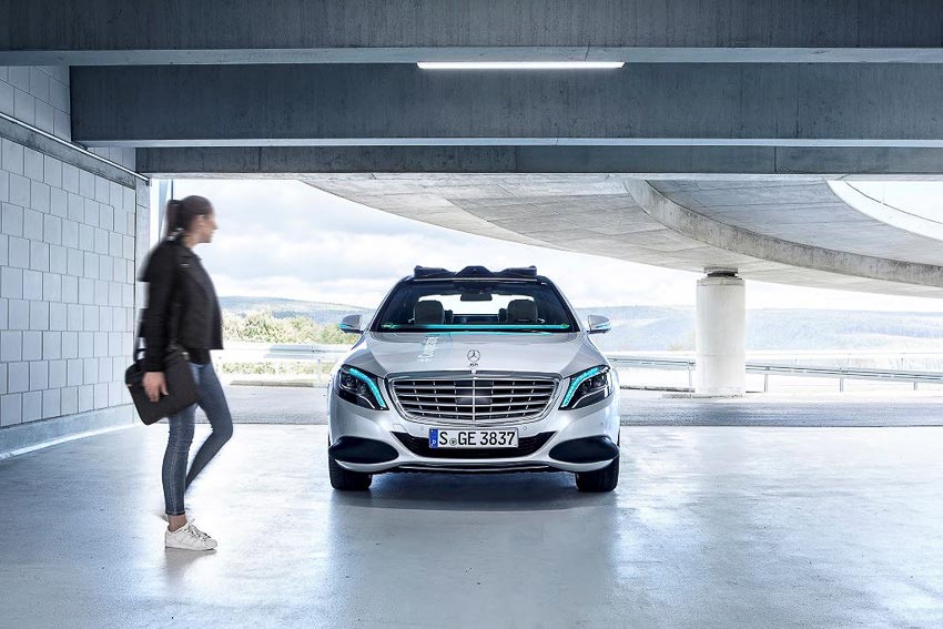 Mercedes-Benz phát triển đèn thông minh Cooperative Car cho xe tự lái 2