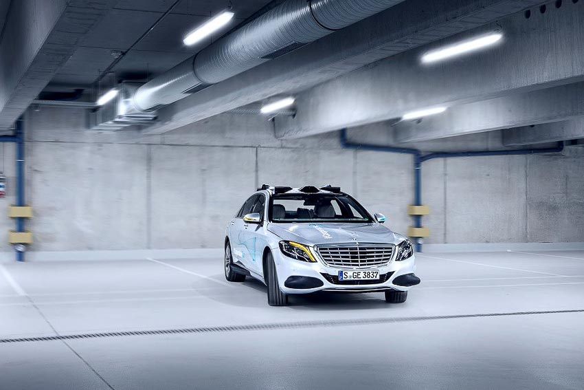 Mercedes-Benz phát triển đèn thông minh Cooperative Car cho xe tự lái 6