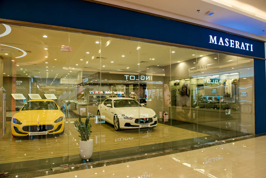 khu trưng bày Maserati tại Vincom Metropolis