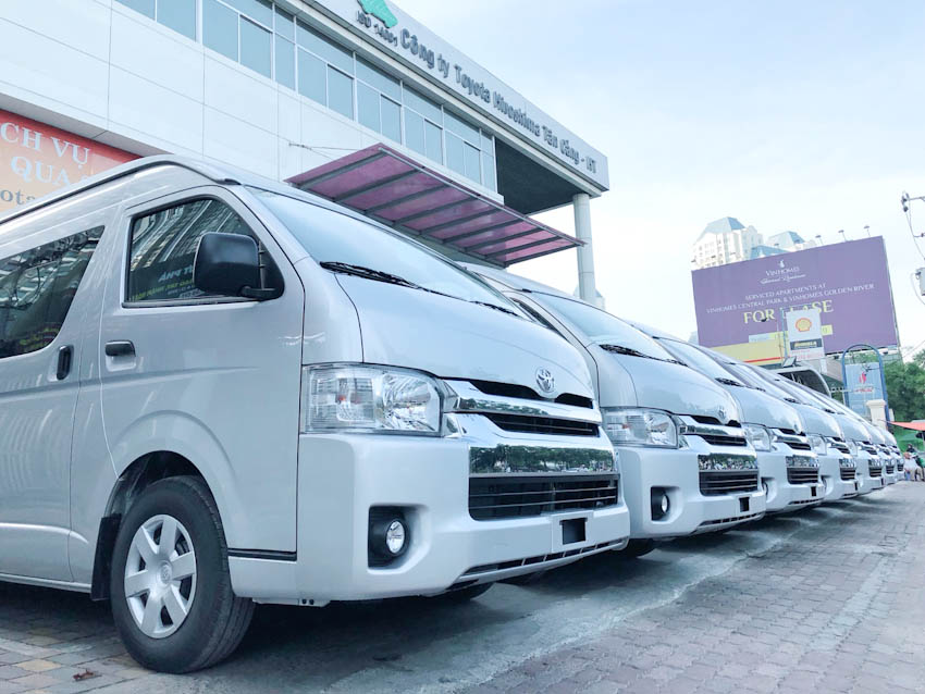 Toyota bàn giao gần 200 xe Hiace cho Phương Trang 