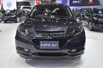 welovecar.vn-Honda-HR-V-showcased-front-at-the-BIMS-2017