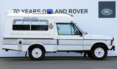 land-rover-70-RANGE-ROVER-AMBULANCE-copy