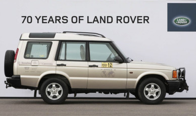 land-rover-70-DISCOVERY-TREK-VEHICLE-copy