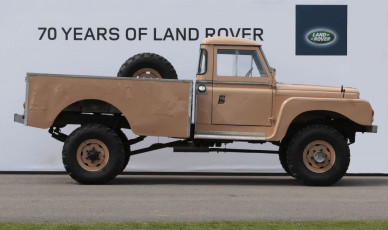 land-rover-70-THE-129-INCH-OR-30CWT-LAND-ROVER-copy