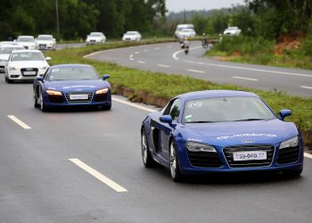 Trải nghiệm siêu xe thể thao Audi R8 V10 trên đường băng Phú Quốc