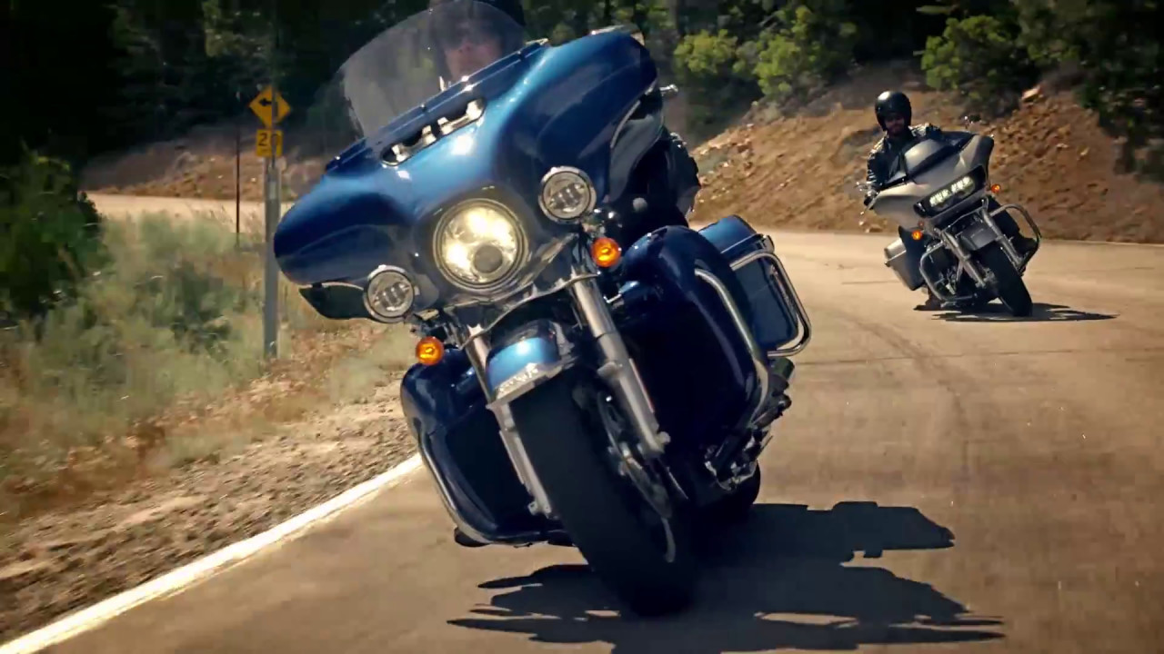 Harley-Davidson Touring 2017 thế hệ động cơ Milwaukee-eight™ hoàn toàn mới