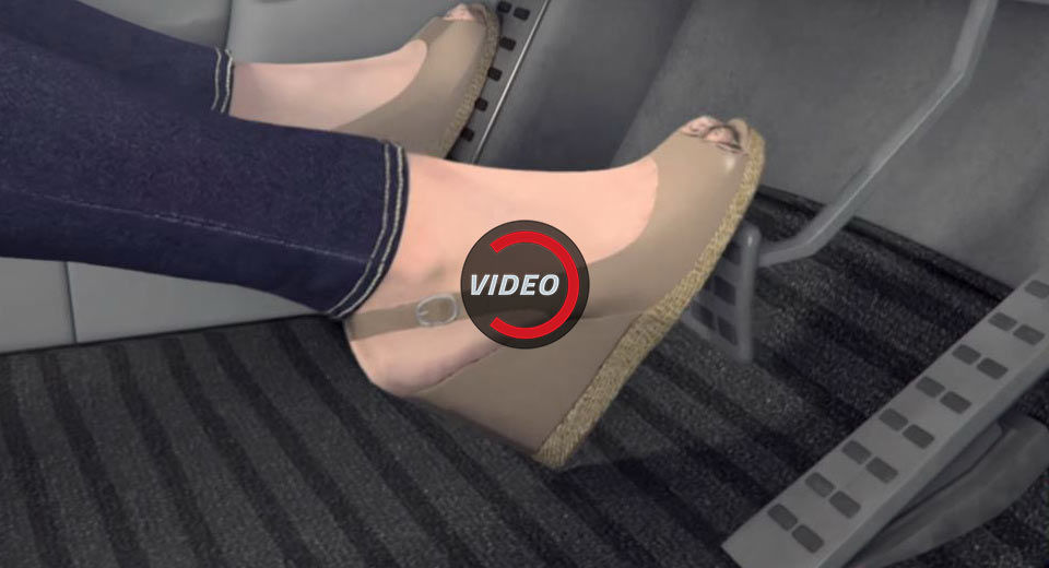 Bạn sẽ làm gì khi ôtô bị kẹt chân ga?