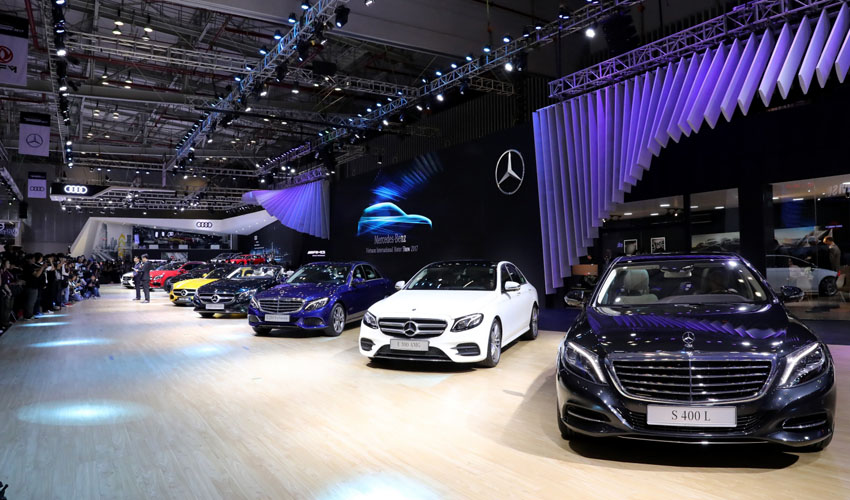 25 xe E-Class và S-Class được Mercedes-Benz bàn giao cho khách hàng