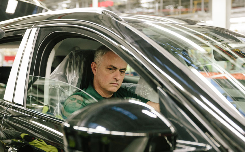 José Mourinho trở thành khách hàng thứ 100.000 của Jaguar F-Pace