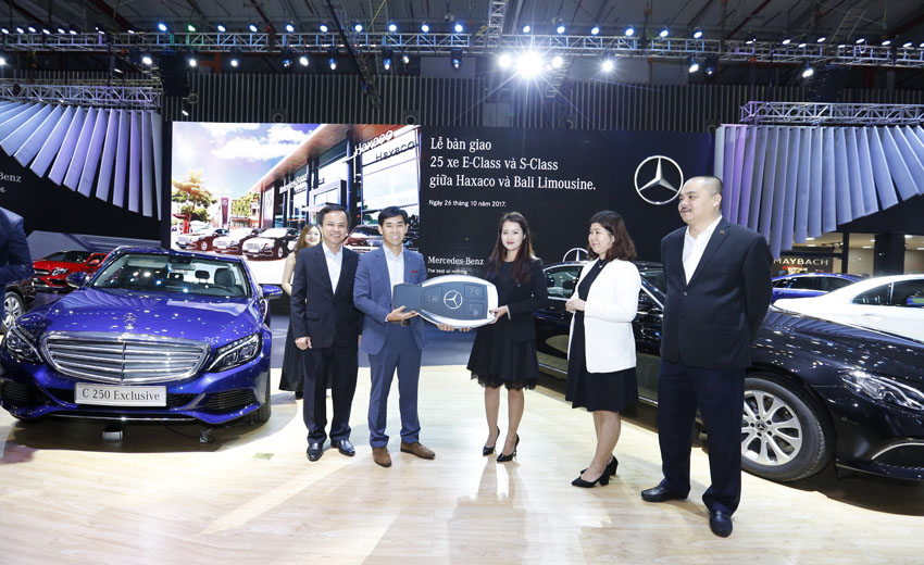 25 xe E-Class và S-Class được Mercedes-Benz bàn giao cho khách hàng