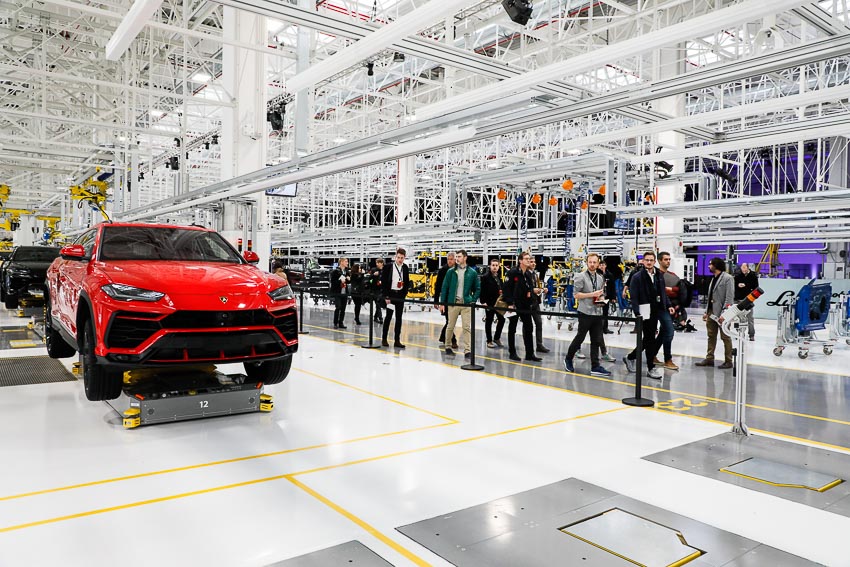 Thâm nhập nhà máy Lamborghini xem mẫu xe Urus đầu tiên về Việt Nam