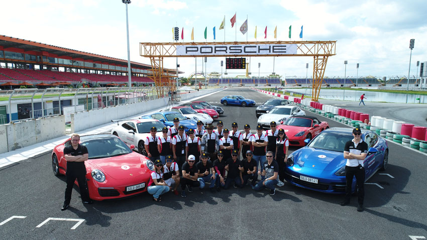 Siêu phẩm Porsche Cayman GT4 Clubsport lăn bánh trên đường đua tại Việt Nam