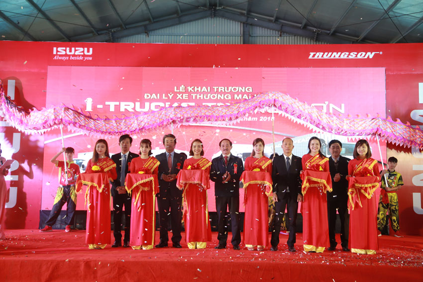 Isuzu khai trương đại lý xe thương mại Isuzu Trung Sơn tại Quảng Trị
