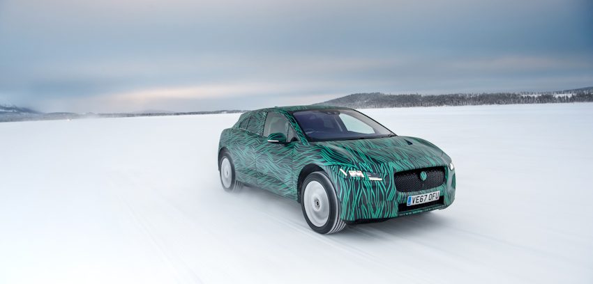 Hé lộ hình ảnh mẫu xe điện Jaguar I-PACE chạy thử địa hình băng tuyết