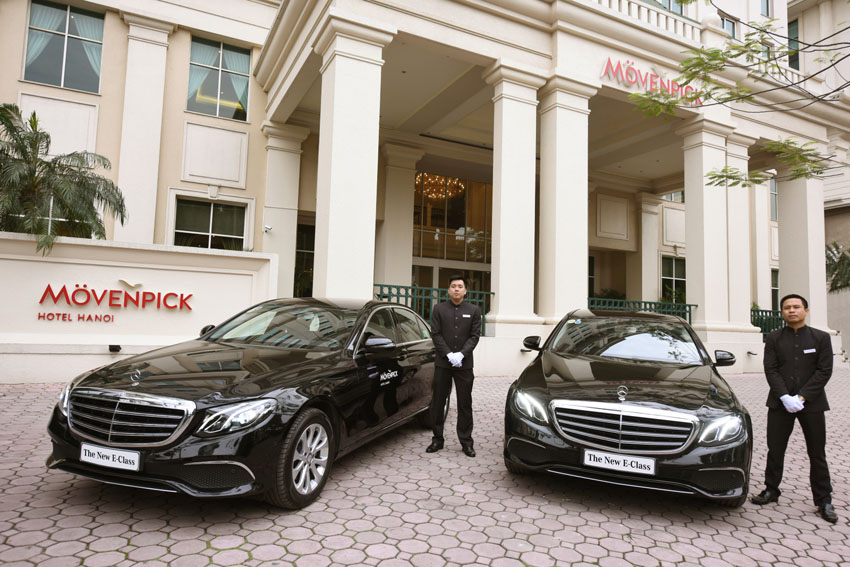 Bàn giao bộ đôi Mercedes-Benz E 200 thế hệ mới cho khách sạn Movenpick Hà Nội