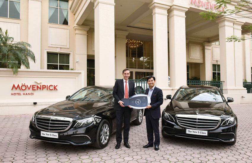Bàn giao bộ đôi Mercedes-Benz E 200 thế hệ mới cho khách sạn Movenpick Hà Nội