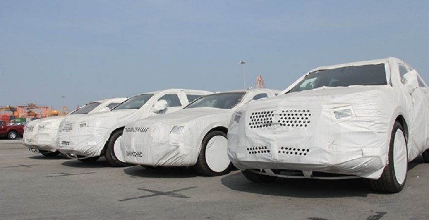 Siêu xe Bentley, Lamborghini "phơi nắng" tại cảng Hải Phòng