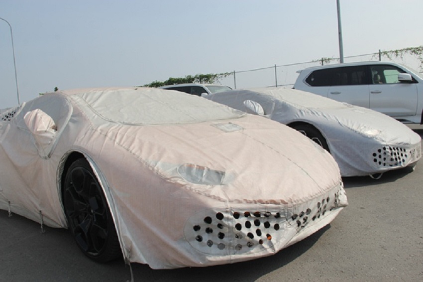 Siêu xe Bentley, Lamborghini "phơi nắng" tại cảng Hải Phòng