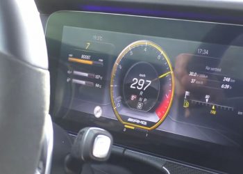 Pha tăng tốc ấn tượng của Mercedes-AMG E63 S Estate trên đường phố