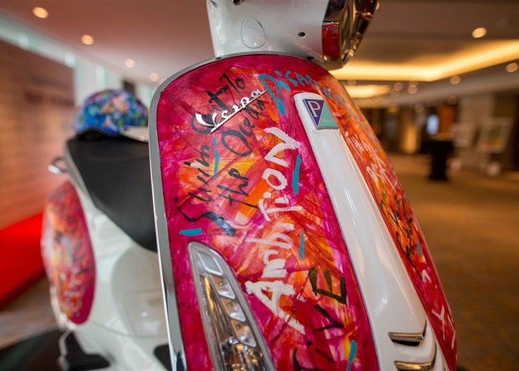 Vespa Sprint 2018 có giá 26000 usd qua bàn tay hoạ sĩ Việt Nam