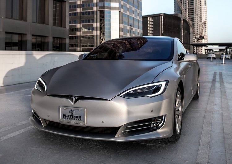 Rapper Kanye West và Kim Kardashian tậu siêu xe nhanh nhất thế giới