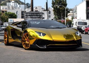 Lóa mắt trước Lamborghini Aventador SV Roadster “vàng chóe” của ca sĩ Chris Brown