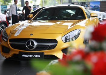Vietnam Star Trường Chinh bàn giao Mercedes AMG GT S giá gần 10 tỉ đồng