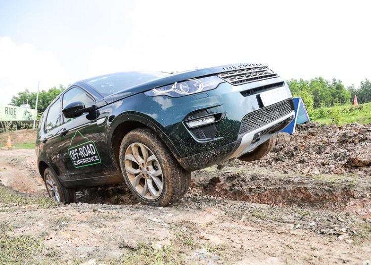 Trải nghiệm off-road các mẫu xe Land Rover tại TP. Hồ Chí Minh