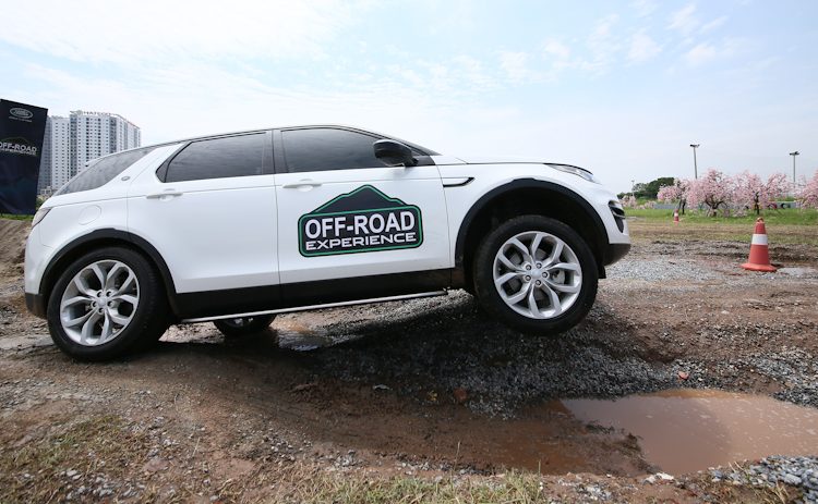 Trải nghiệm Off-Road cùng “Vua địa hình” Land Rover