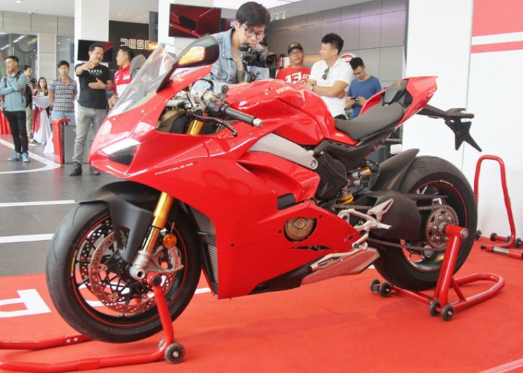 Ducati Panigale V4 ra mắt tại Việt Nam có giá từ 745,9 triệu đồng
