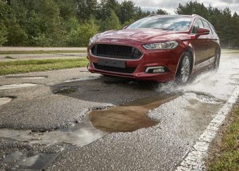 Ford Focus 2019 sẽ được trang bị công nghệ phát hiện ổ gà