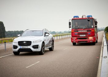 Jaguar Land Rover thử nghiệm xe kết nối thông minh không dây