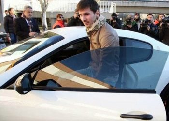 [Photo Story] Không chỉ thất thế tại World Cup, Messi còn thua Ronaldo ở cuộc đua siêu xe