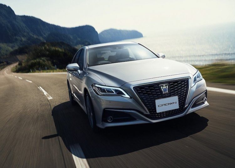 Sedan cao cấp Toyota Crown 2018 chính thức ra mắt, giá khởi điểm từ 963 triệu