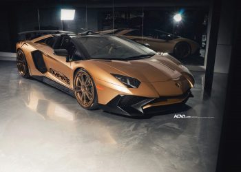 Siêu bò Lamborghini Aventador SV Roadster độ màu vàng đồng rực rỡ
