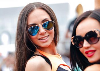 Vẻ sexy khó cưỡng của người mẫu đường đua Le Mans 2018