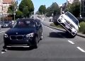 SUV hạng sang BMW X4 suýt bị lật khi cố vượt BMW X1