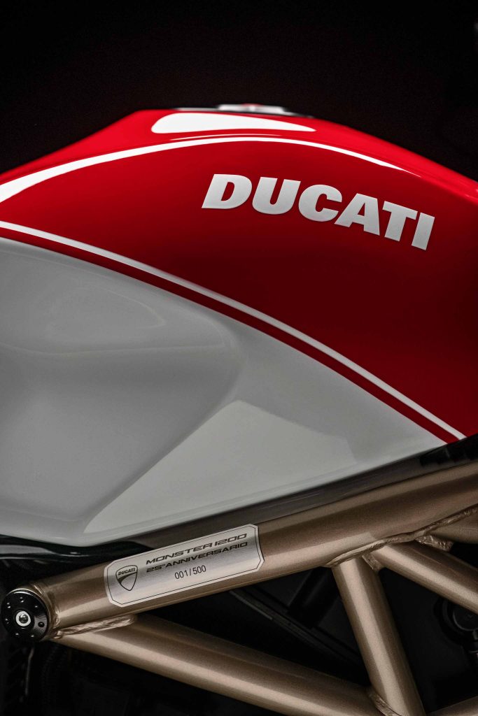 Ducati Monster 1200 phiên bản đặc biệt kỷ niệm 25 năm, giới hạn 500 chiếc