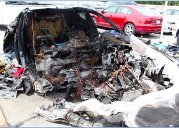 Pin Tesla Model S bốc cháy 2 lần khi xảy ra tai nạn