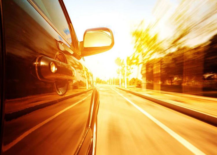 Làm thế nào để hạ nhiệt xe nhanh nhất trong mùa nóng?