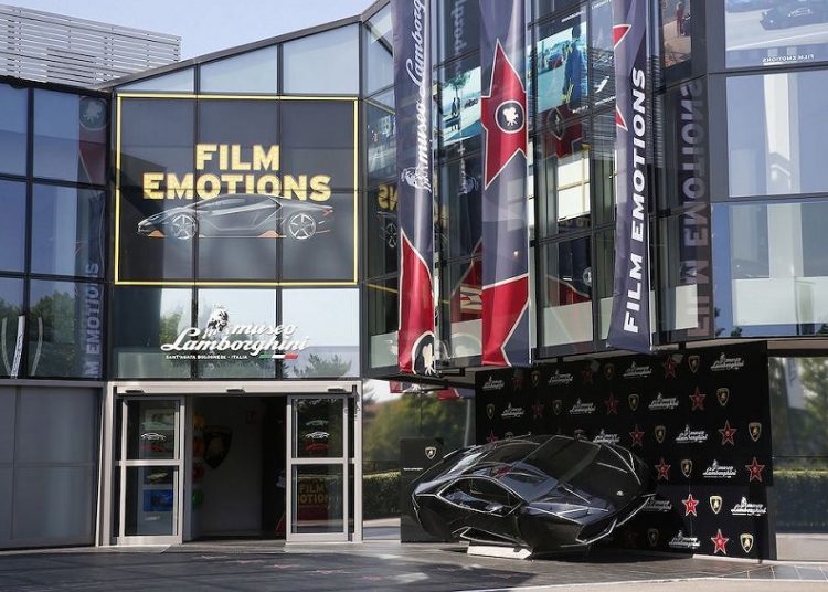 Triển lãm những dòng siêu xe Lamborghini kinh điển trong các siêu phẩm điện ảnh