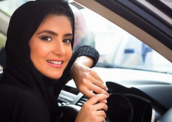 Phụ nữ Ả Rập Saudi chính thức được lái xe kể từ ngày 24-6
