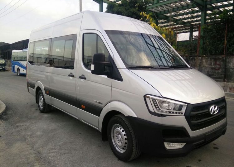 Minibus Hyundai Solati thay nhà phân phối và lắp ráp Hyundai Thành Công