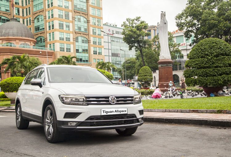 Volkswagen Tiguan Allspace xuất hiện trên phố Sài Gòn