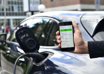 Porsche giới thiệu dịch vụ sạc điện kỹ thuật số cho dòng xe điện