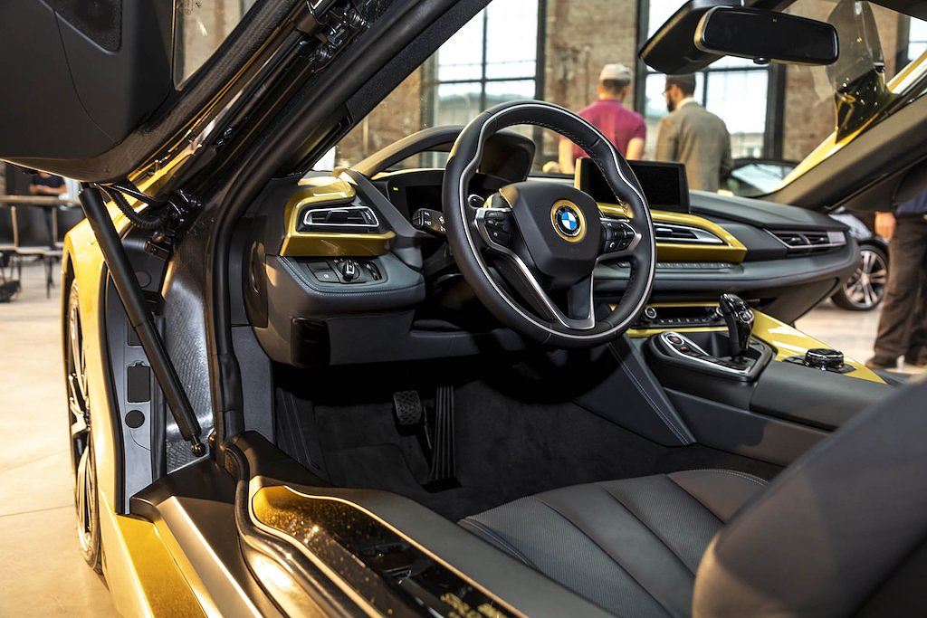 BMW i3 và i8 Starlight cực sang với “áo mới” bằng vàng 24K