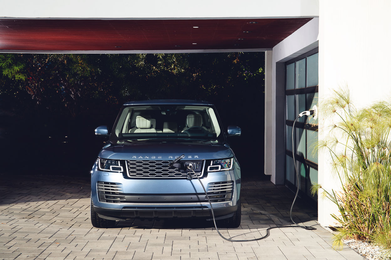 Range Rover 2019 lộ diện với sức mạnh động cơ mới, trang bị loạt công nghệ